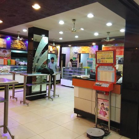 Hotel Vandematharam Bangalore Bagian luar foto